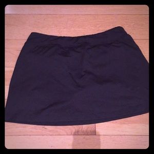 Title nine black skort with zip pocket